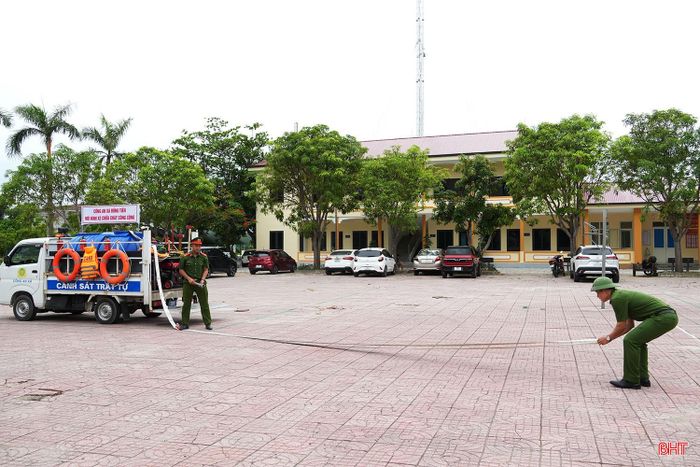  Mô hình “Xe chữa cháy công cộng” của Công an xã Đồng Tiến. (Ảnh: Anh Tấn). 