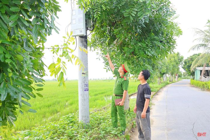 Đồng hồ điện trước nhà ông Bính - nơi từng xảy ra vụ cháy cách đây 2 tháng.