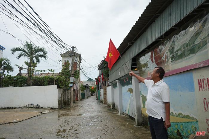  Ông Tôn Đức Hồng, thôn Hoàng Càn (xã Thiên Cầm): Trạm biến áp hiện tại quá tải, không đáp ứng nổi nguồn điện, nhất là vào mùa hè và các dịp lễ, tết, phục vụ du lịch tại địa phương. 