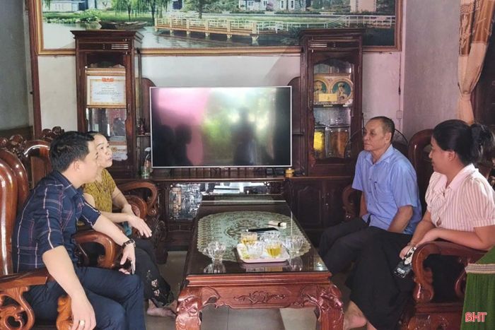 Người dân và các HTX tại Hà Tĩnh đều thiết tha bàn giao lưới điện hạ áp xuống cấp cho ngành điện quản lý.