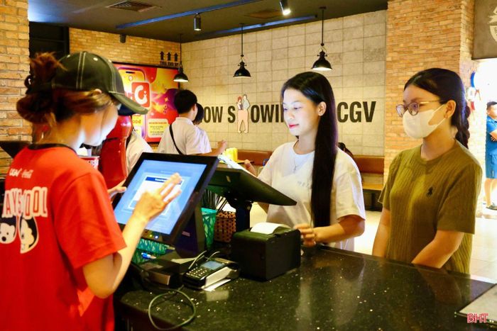 Phim đặt ra những cảnh báo về cạm bẫy tuyển dụng, lừa đảo trên không gian mạng và nguy cơ mua bán người.