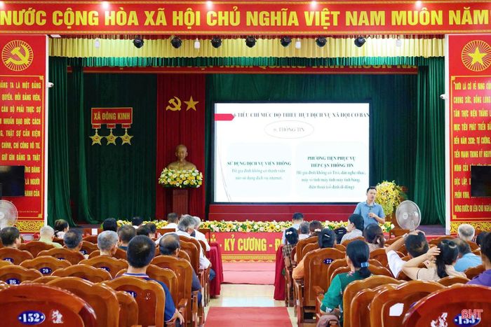 Xã Đông Kinh tăng cường công tác tuyên truyền, tập huấn cho cán bộ, người dân về hoạt động rà soát hộ nghèo, cận nghèo.