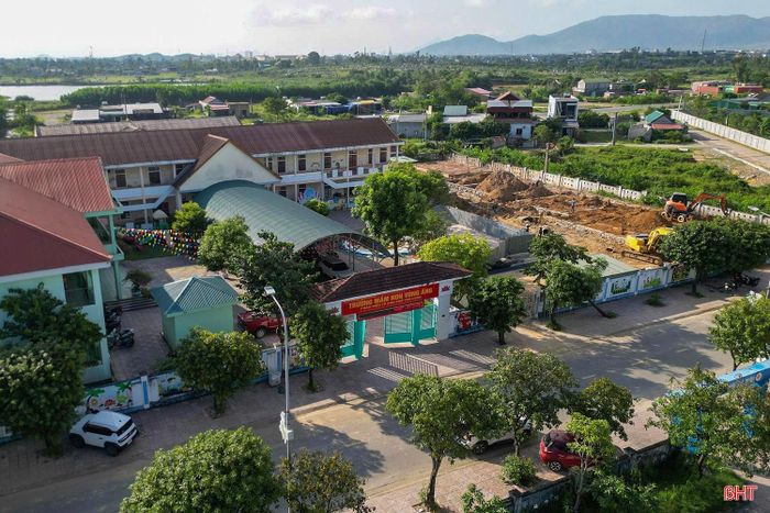 Quá trình phát triển dân cư, tạo thêm áp lực cho hệ thống trường học trên địa bàn phường Vũng Áng.