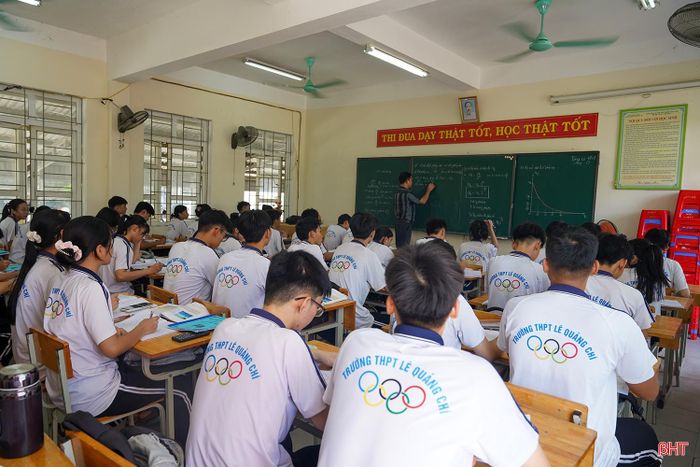 Việc bổ sung nhân lực và đầu tư cơ sở vật chất đang trở thành yêu cầu cấp thiết tại các địa phương trên địa bàn Khu kinh tế Vũng Áng.