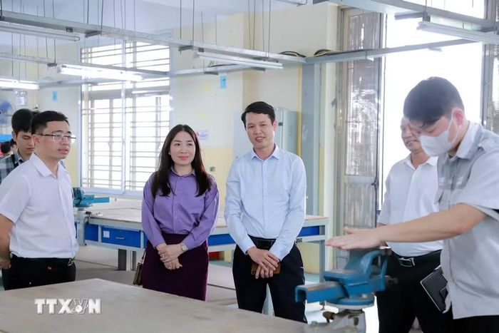 Bà Lê Thị Hằng, Phó Cục trưởng Cục Giáo dục nghề nghiệp và Giáo dục thường xuyên, Bộ Giáo dục và Đào tạo đánh giá cao năng lực quản trị đào tạo linh hoạt của các nhà trường trong đào tạo Kỹ năng nghề cho sinh viên. (Ảnh: Diệu Thúy/TTXVN)