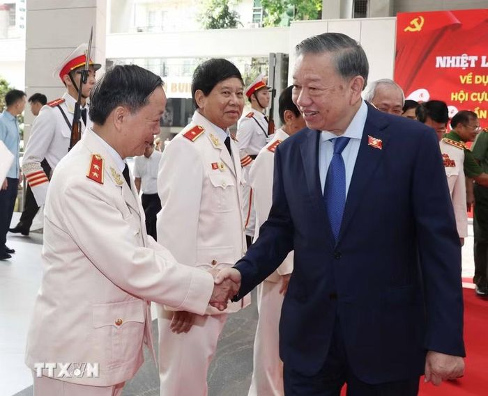 Tổng Bí thư, Chủ tịch nước Tô Lâm và các đại biểu tham dự Đại hội đại biểu toàn quốc Hội Cựu Công an nhân dân Việt Nam lần thứ II. (Ảnh: Thống Nhất/TTXVN)
