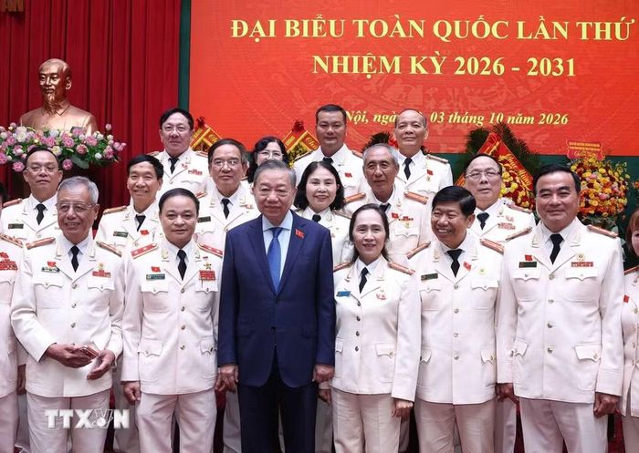 Tổng Bí thư, Chủ tịch nước Tô Lâm và các đại biểu tham dự Đại hội toàn quốc lần thứ II Hội Cựu Công an nhân dân Việt Nam. (Ảnh: Thống Nhất/TTXVN)