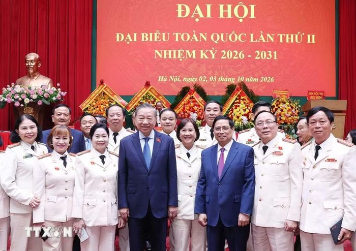 Tổng Bí thư, Chủ tịch nước Tô Lâm và các đại biểu tham dự Đại hội toàn quốc lần thứ II Hội Cựu Công an nhân dân Việt Nam. (Ảnh: Thống Nhất/TTXVN)