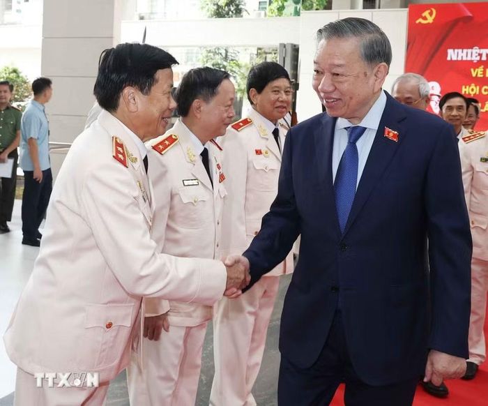 Tổng Bí thư, Chủ tịch nước Tô Lâm và các đại biểu tham dự Đại hội đại biểu toàn quốc Hội Cựu Công an nhân dân Việt Nam lần thứ II. (Ảnh: Thống Nhất/TTXVN)
