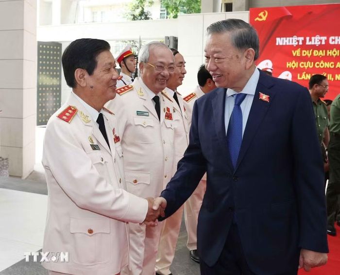 Tổng Bí thư, Chủ tịch nước Tô Lâm và các đại biểu tham dự Đại hội đại biểu toàn quốc Hội Cựu Công an nhân dân Việt Nam lần thứ II. (Ảnh: Thống Nhất/TTXVN)