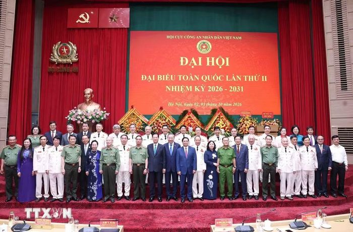 Tổng Bí thư, Chủ tịch nước Tô Lâm và các đại biểu tham dự Đại hội toàn quốc lần thứ II Hội Cựu Công an nhân dân Việt Nam. (Ảnh: Thống Nhất/TTXVN)