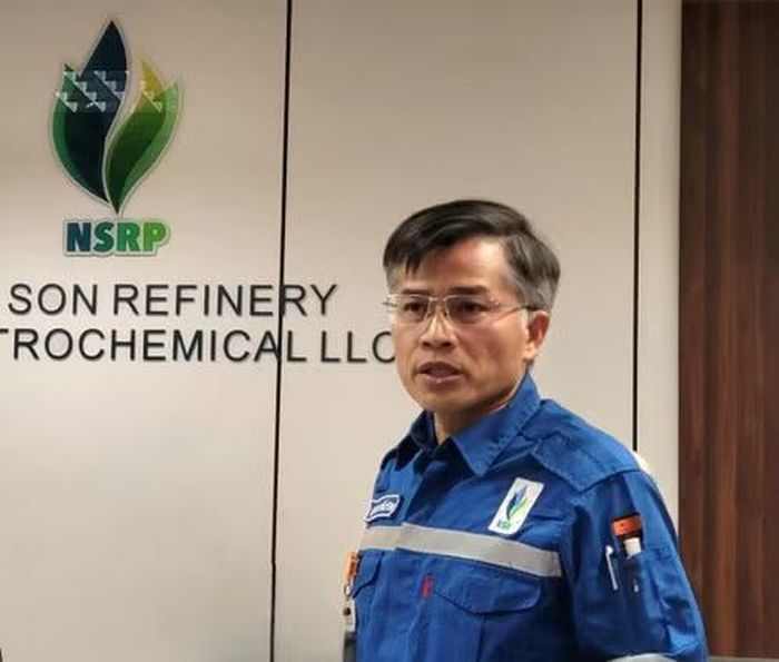 Ông Lê Nguyễn Quốc Vinh, Giám đốc Nhà máy NSRP chia sẻ "Nhờ điều chỉnh cơ cấu sản phẩm, trong giai đoạn khó khăn về nhập khẩu dầu thô, công ty có thể tăng thêm khoảng 15-17% sản lượng xăng dầu."