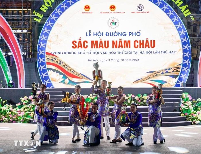 Những giá trị văn hóa, nghệ thuật truyền thống của Thủ đô Hà Nội được tái hiện sinh động trong không gian lễ hội. (Ảnh: Khánh Hòa/TTXVN)