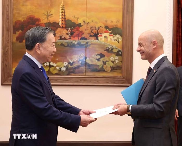 Tổng Bí thư, Chủ tịch nước Tô Lâm tiếp Đại sứ Cộng hòa Pháp Didier Le Bret. (Ảnh: Thống Nhất/TTXVN)