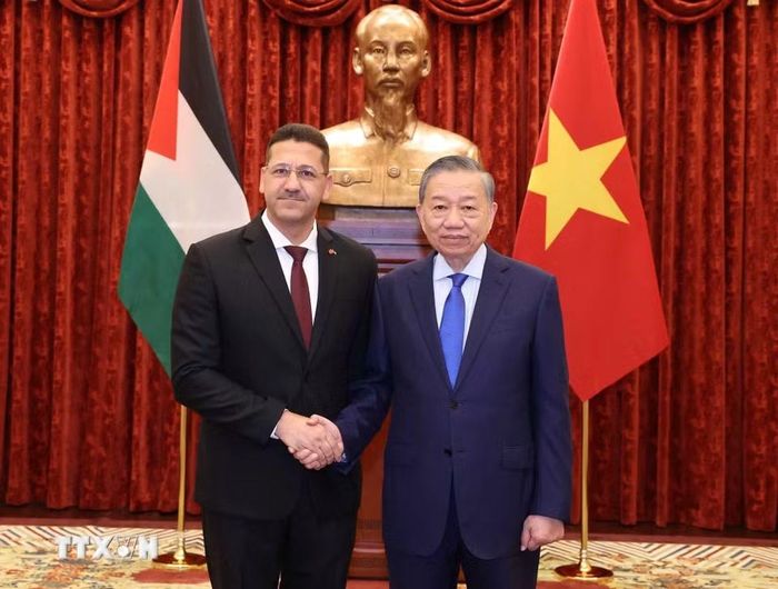 Tổng Bí thư, Chủ tịch nước Tô Lâm tiếp Đại sứ Palestine Shadi Abu Zarqa. (Ảnh: Thống Nhất/TTXVN)