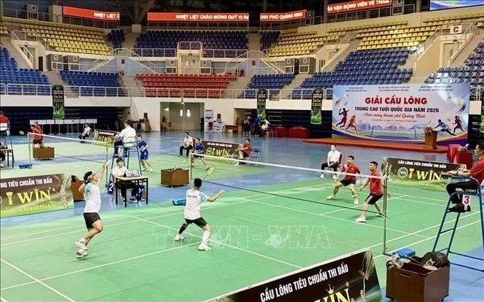 Các đội bước vào ngày thi đấu đầu tiên.