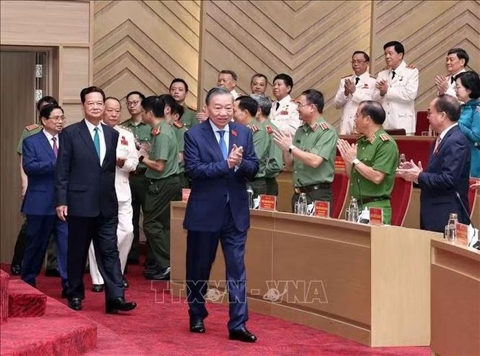 Tổng Bí thư, Chủ tịch nước Tô Lâm và các đại biểu tham dự Đại hội toàn quốc lần thứ II Hội Cựu Công an nhân dân Việt Nam. Ảnh: Thống Nhất/TTXVN