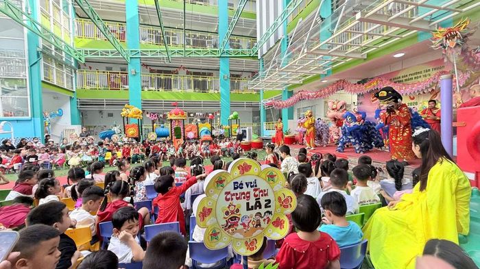 Các bé Trường Mầm non 19/5 (phường Tân Thuận) vui đón Tết Trung thu 2026.