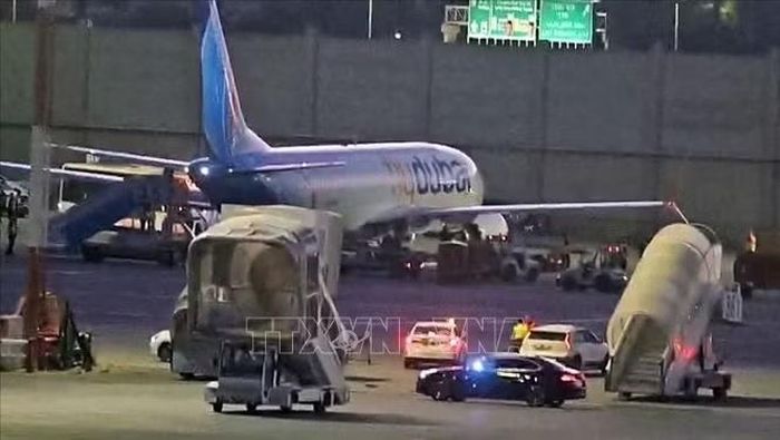 Máy bay cứu hộ đưa hành khách Israel trên chuyến bay FZ1073 của hãng Flydubai về tới sân bay Ben Gurion, gần Tel Aviv, ngày 1/10/2026. Ảnh: ANI/TTXVN phát