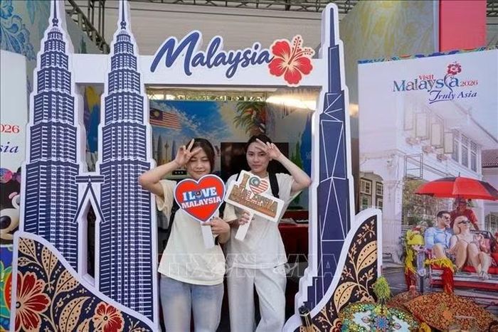 Những sắc màu văn hóa đa dạng tạo nên không gian giao lưu đặc sắc. Ảnh: Khánh Hoà/TTXVN