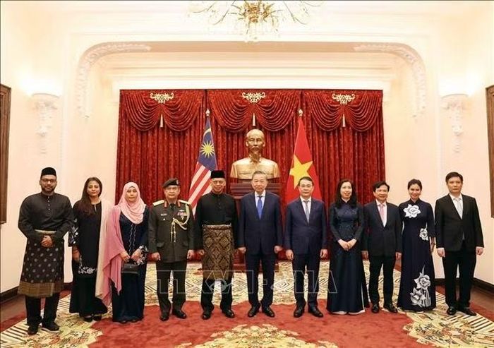 Tổng Bí thư, Chủ tịch nước Tô Lâm tiếp Đại sứ Malaysia Jamal Sharifuddin Bin Johan. Ảnh: Thống Nhất/TTXVN