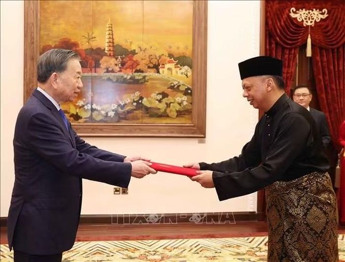 Tổng Bí thư, Chủ tịch nước Tô Lâm tiếp Đại sứ Malaysia Jamal Sharifuddin Bin Johan. Ảnh: Thống Nhất/TTXVN