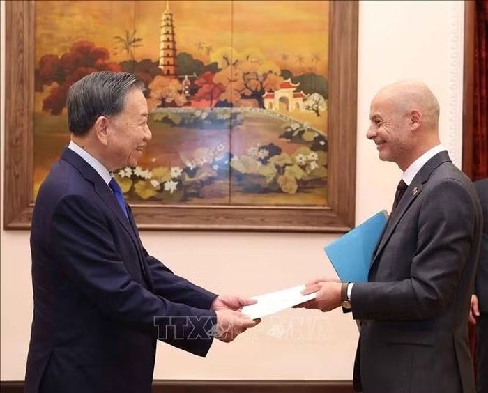 Tổng Bí thư, Chủ tịch nước Tô Lâm tiếp Đại sứ Cộng hoà Pháp Didier Le Bret. Ảnh: Thống Nhất/TTXVN