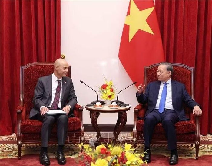 Tổng Bí thư, Chủ tịch nước Tô Lâm tiếp Đại sứ Cộng hoà Pháp Didier Le Bret. Ảnh: Thống Nhất/TTXVN