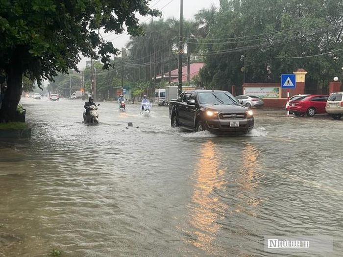 Trên địa bàn phường Hạc Thành, nhiều điểm thường xuyên ngập khi mưa lớn.