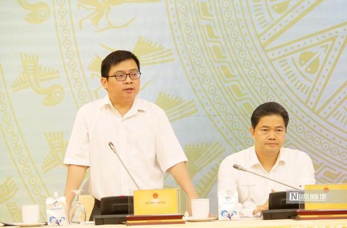 Thứ trưởng Bộ Công Thương Trương Thanh Hoài thông tin tại họp báo (Ảnh: Hoàng Bích).