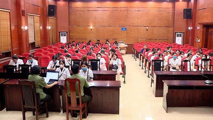 Cơ quan an ninh điều tra làm việc với các đối tượng. Ảnh: Công an Tp.Hà Nội.