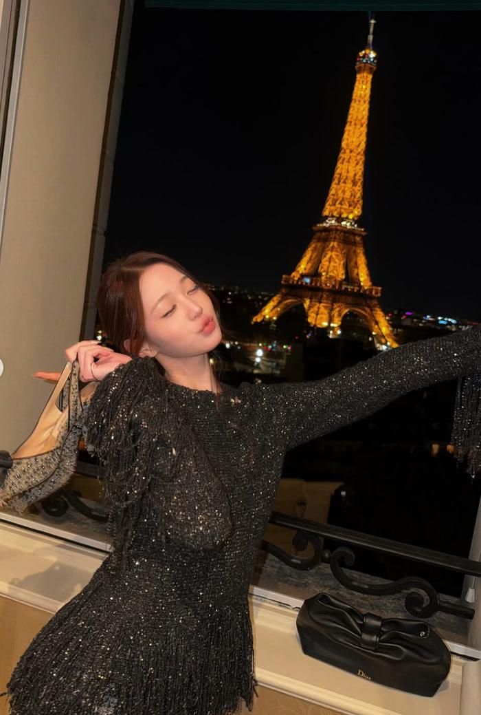  Jang Won Young mới đây đã đăng tải loạt ảnh được chụp tại Paris.