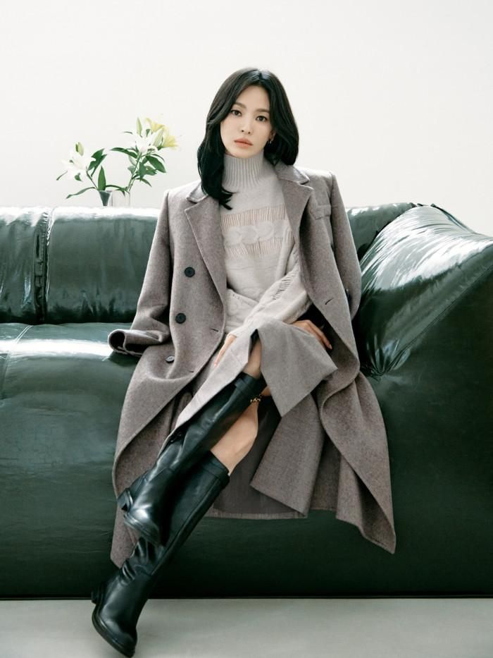 Song Hye Kyo biến hóa với nhiều phong cách, điểm chung là đều toát lên vẻ đẹp thanh lịch, cuốn hút. 