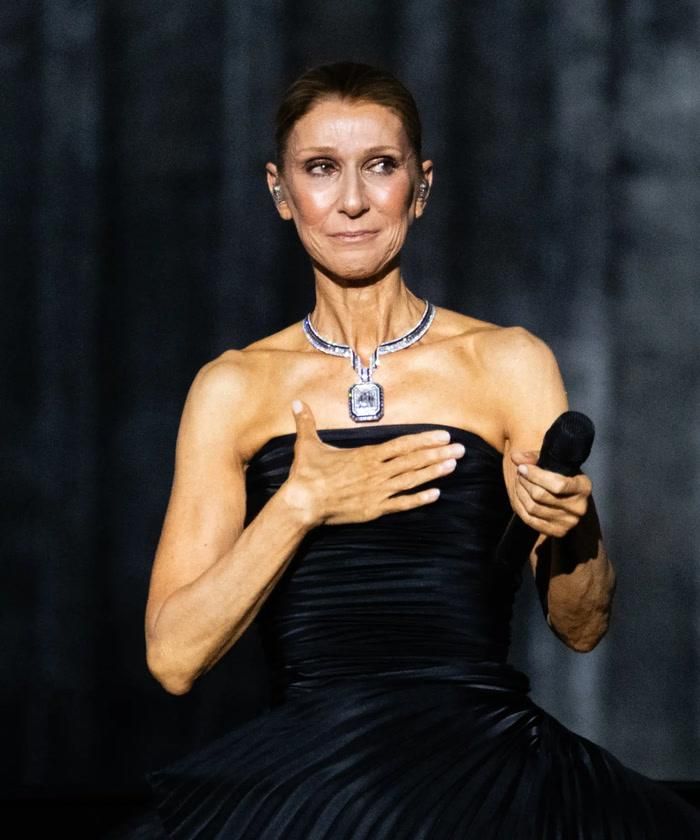 Celine Dion cũng trải qua một hành trình sức khỏe đầy thử thách trong những năm gần đây.