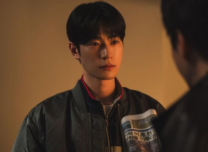 Trong quá trình trở về quá khứ, Yoon Ha Na và Yoon Ha Ru cũng phát hiện một bí mật liên quan đến gia đình Jung Woo Jae. Ảnh: NSX