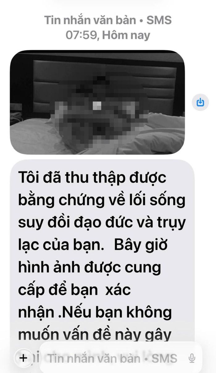 Tin nhắn kèm hình ảnh, video cắt ghép, các đối tượng gửi cho nạn nhân. Ảnh Công an Thanh Hóa