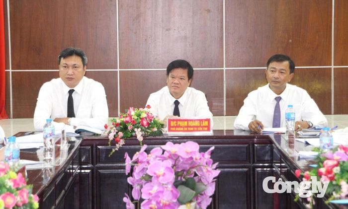 Ông Phạm Hoàng Lâm, Phó Chánh án TAND TP Cần Thơ chủ trì hội nghị.