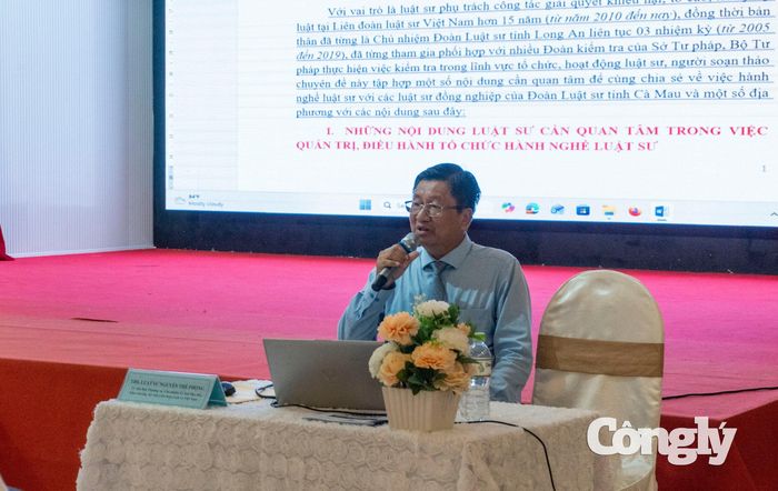 Luật sư Nguyễn Thế Phong, Ủy viên Ban Thường vụ, Chủ nhiệm Ủy ban Đạo đức, Khen thưởng, Kỷ luật - Liên đoàn Luật sư Việt Nam là giảng viên lớp tập huấn