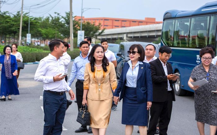 Bà Huỳnh Bích Ngọc, Phó chủ tịch thường trực, Tổng giám đốc Tập đoàn TTC giới thiệu KCN Thành Thành Công đến các doanh nhân hội viên VBB. Ảnh Thu Trang