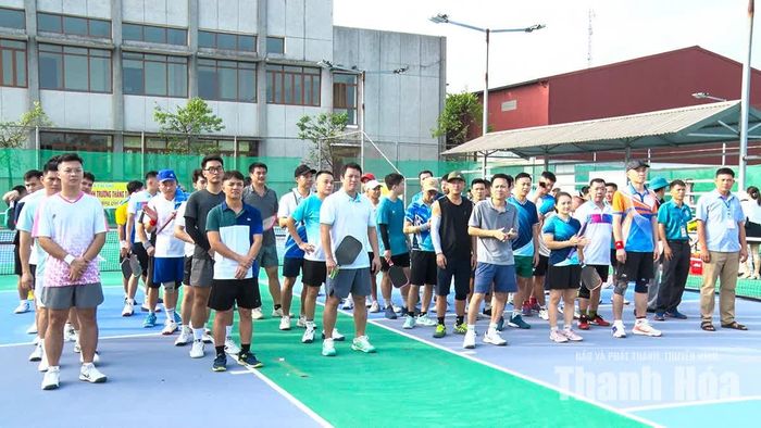 Giải đấu có sự tham gia của 32 đôi nam và 12 đôi nam nữ.