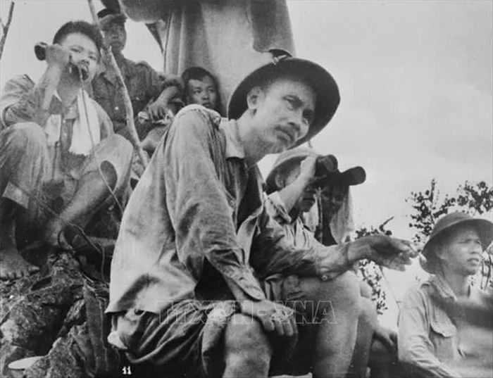 Ngày 16/9/1950, Chủ tịch Hồ Chí Minh theo dõi diễn biến trận đánh trong Chiến dịch Biên giới. Ảnh:TTXVN