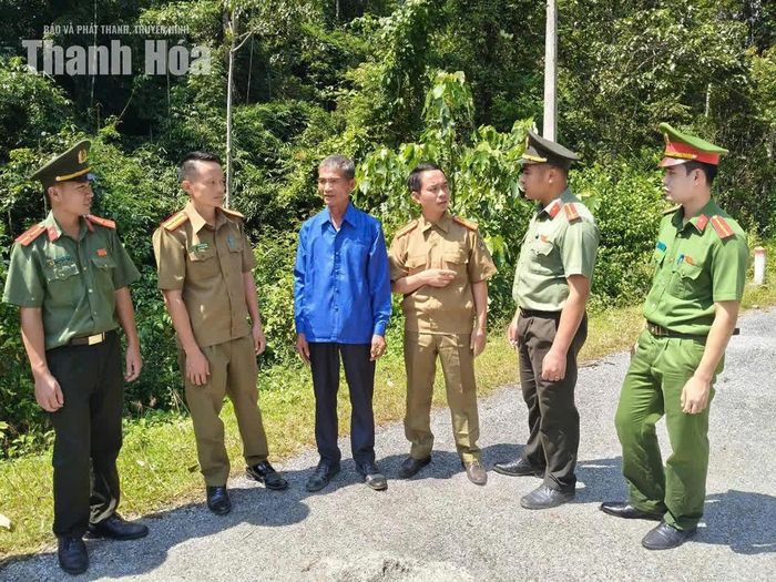 Công an xã Bát Mọt phối hợp với Trạm Cửa khẩu Tha Lấu, Công an huyện Sầm Tớ, tỉnh Hủa Phăn (Lào) trao đổi thông tin, góp phần giữ vững an ninh trật tự khu vực biên giới.