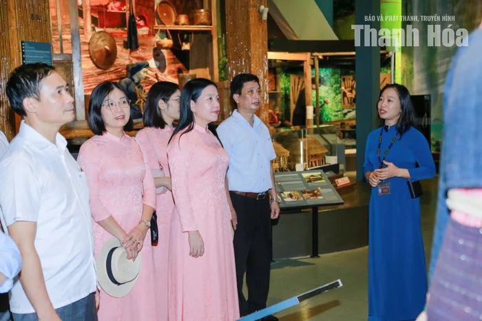 Đoàn công tác tham quan Bảo tàng Văn hóa các Dân tộc Việt Nam, tỉnh Thái Nguyên.