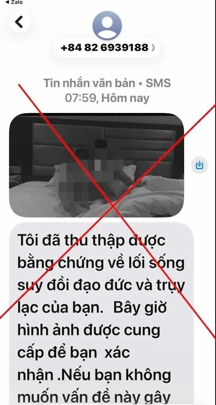 Tin nhắn kèm hình ảnh, video cắt ghép, các đối tượng gửi cho nạn nhân. Ảnh: Công an tỉnh Thanh Hóa cung cấp