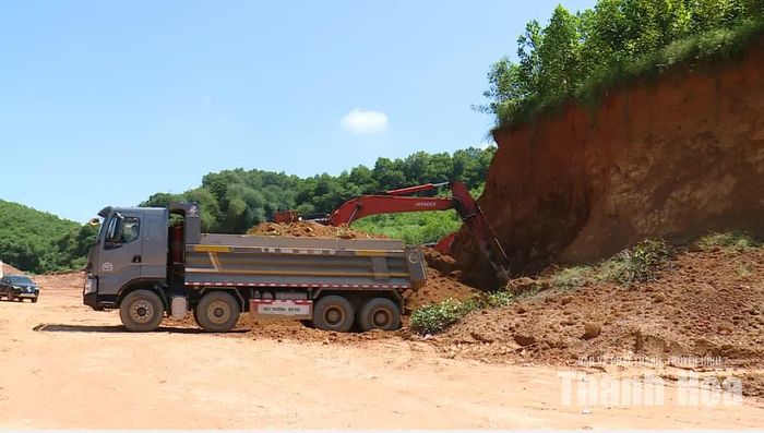 Nhà thầu huy động máy móc, thiết bị tập trung hoàn thiện các hạng mục.