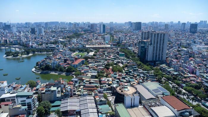 Ranh giới của khu dân cư được xác định cụ thể là phía đông nam giáp phố Hoàng Cầu; phía đông bắc giáp phố Đặng Tiến Đông và trường Mầm non Hoa Sen; phía tây nam giáp phố Thái Hà; phía tây bắc giáp Trung tâm Chiếu phim Quốc gia.