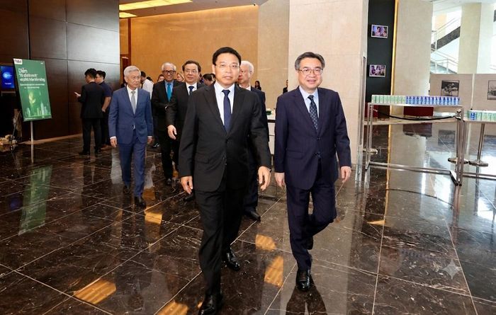 Trưởng Ban Chính sách, chiến lược Trung ương Nguyễn Thanh Nghị và Phó Thủ tướng Chính phủ Nguyễn Văn Thắng. Ảnh: Việt Dũng.
