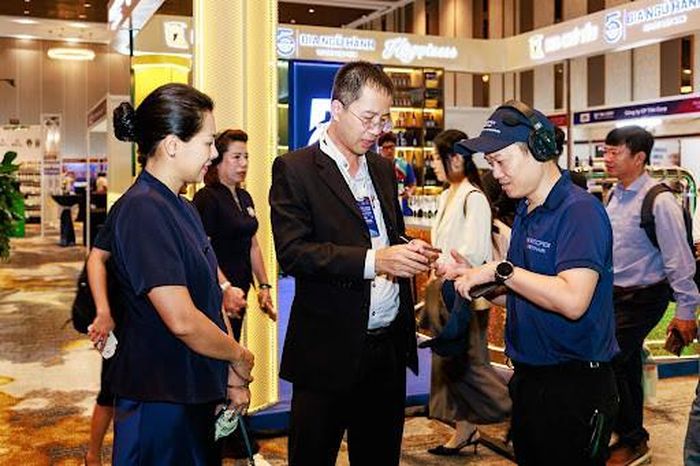 Các doanh nghiệp và những người làm du lịch có cơ hội tiếp cận và trao đổi với các nhà cung cấp sản phẩm, thiết bị và giải pháp, qua đó rút ngắn khoảng cách từ nhu cầu vận hành đến khả năng triển khai thực tế tại Horecfex Vietnam 2026. Ảnh: Horecfex Vietnam