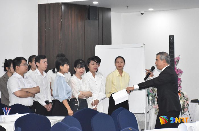 Nhân lực khách sạn tham gia các chương trình tập huấn nâng cao kỹ năng, nghiệp vụ. Ảnh: THU HÀ