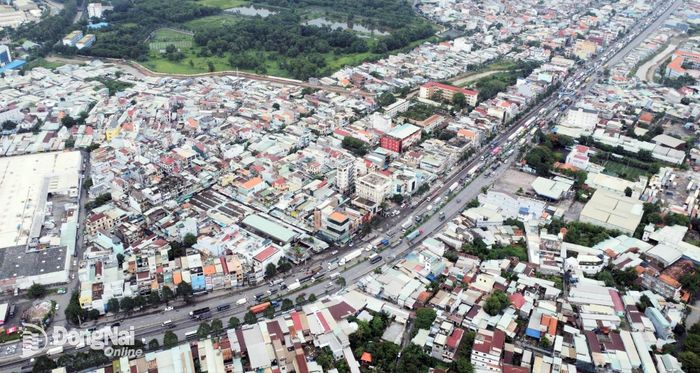 Đường trên cao dọc quốc lộ 51 dài khoảng 6,2km, trong đó phần cầu cạn dài khoảng 4,6km.